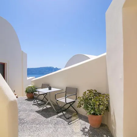 Elegant Santorini Mariniou Private Hot Tub Air Conditioning