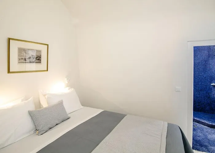 Elegant Santorini Mariniou Private Hot Tub Air Conditioning