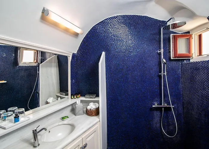 Elegant Santorini Mariniou Private Hot Tub Air Conditioning Villa Oia