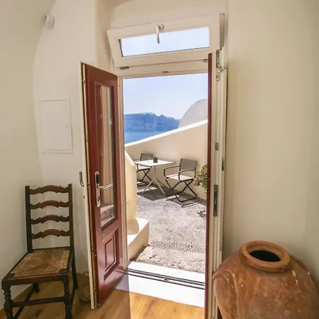 Elegant Santorini Mariniou Private Hot Tub Air Conditioning Villa