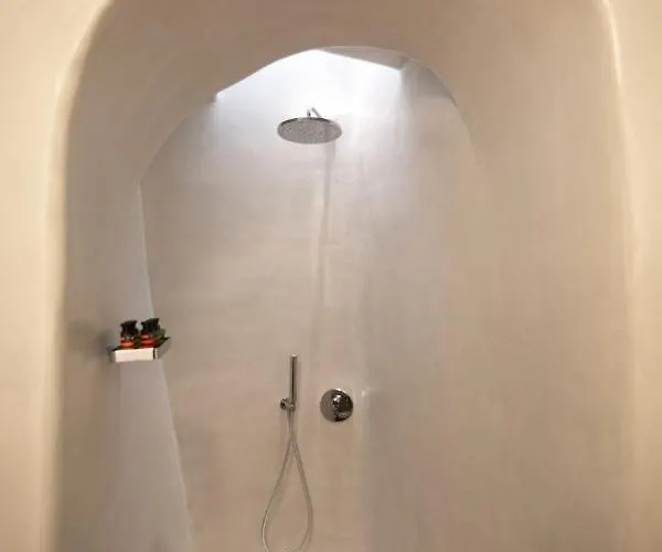 Elegant Santorini Mariniou Private Hot Tub Air Conditioning